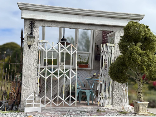 Photo of miniature kit from the front